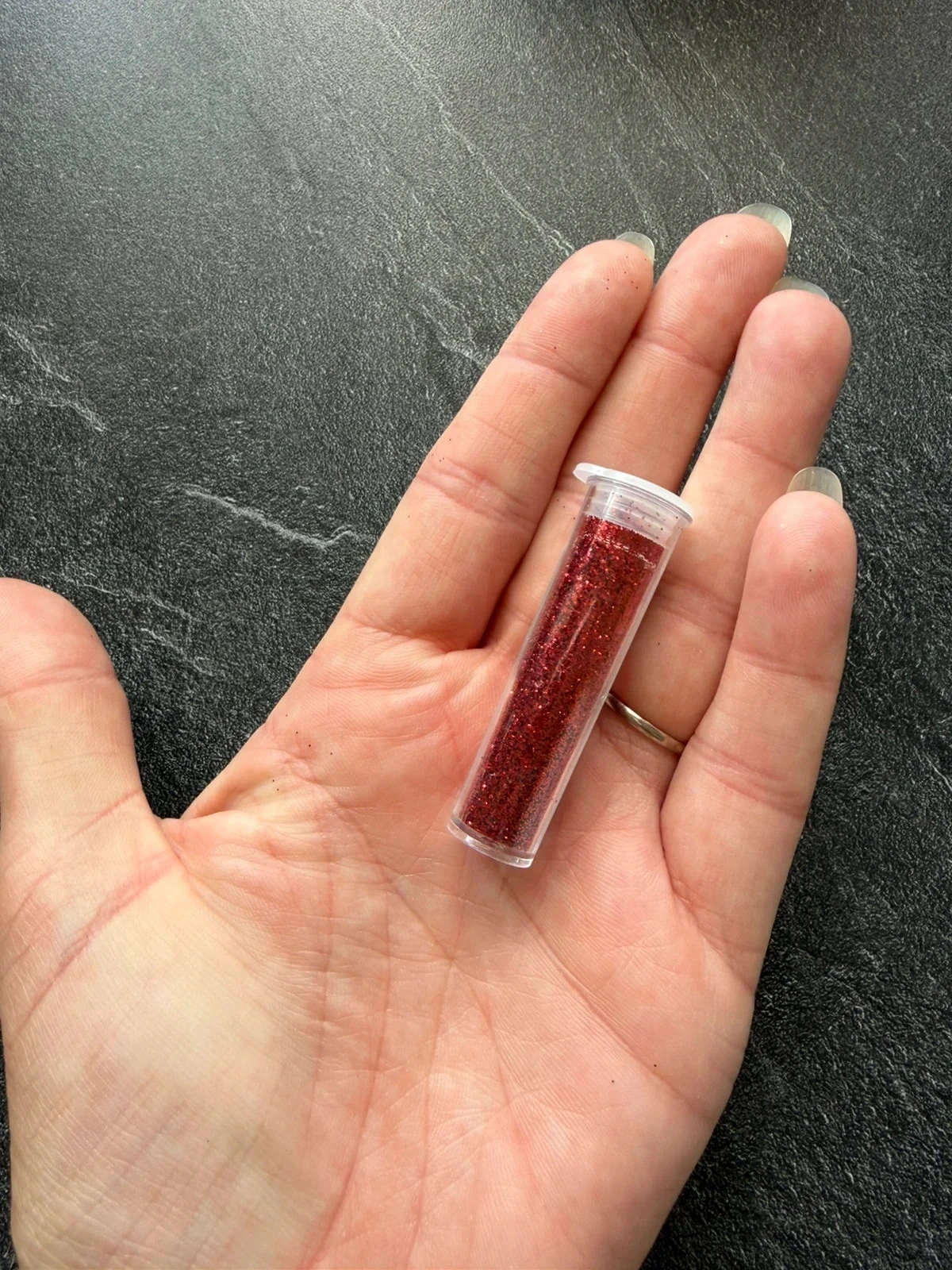 Tubo de glitter vermelho escuro Bordeaux – photo 3